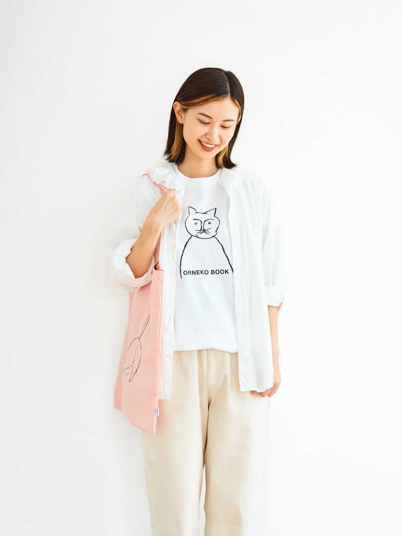ホワイト×ブラック（モデル身長162cm）