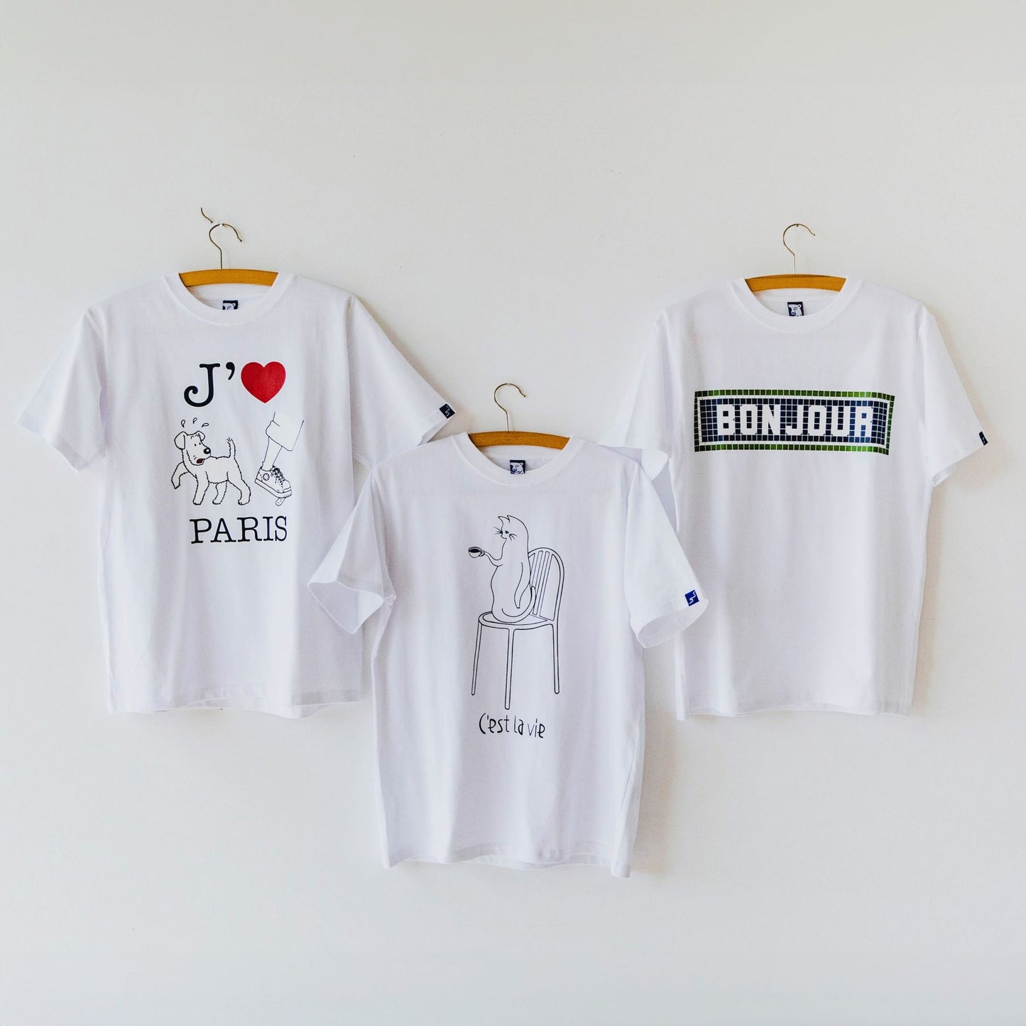 LA VIE EST AVENTURE フレンチプリントTシャツ