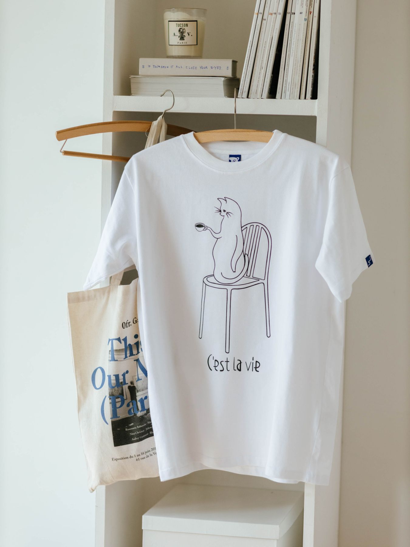 LA VIE EST AVENTURE フレンチプリントTシャツ
