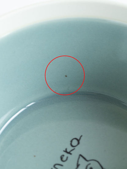 アップサイクルのため、器には黒点や色むらが見られます。
