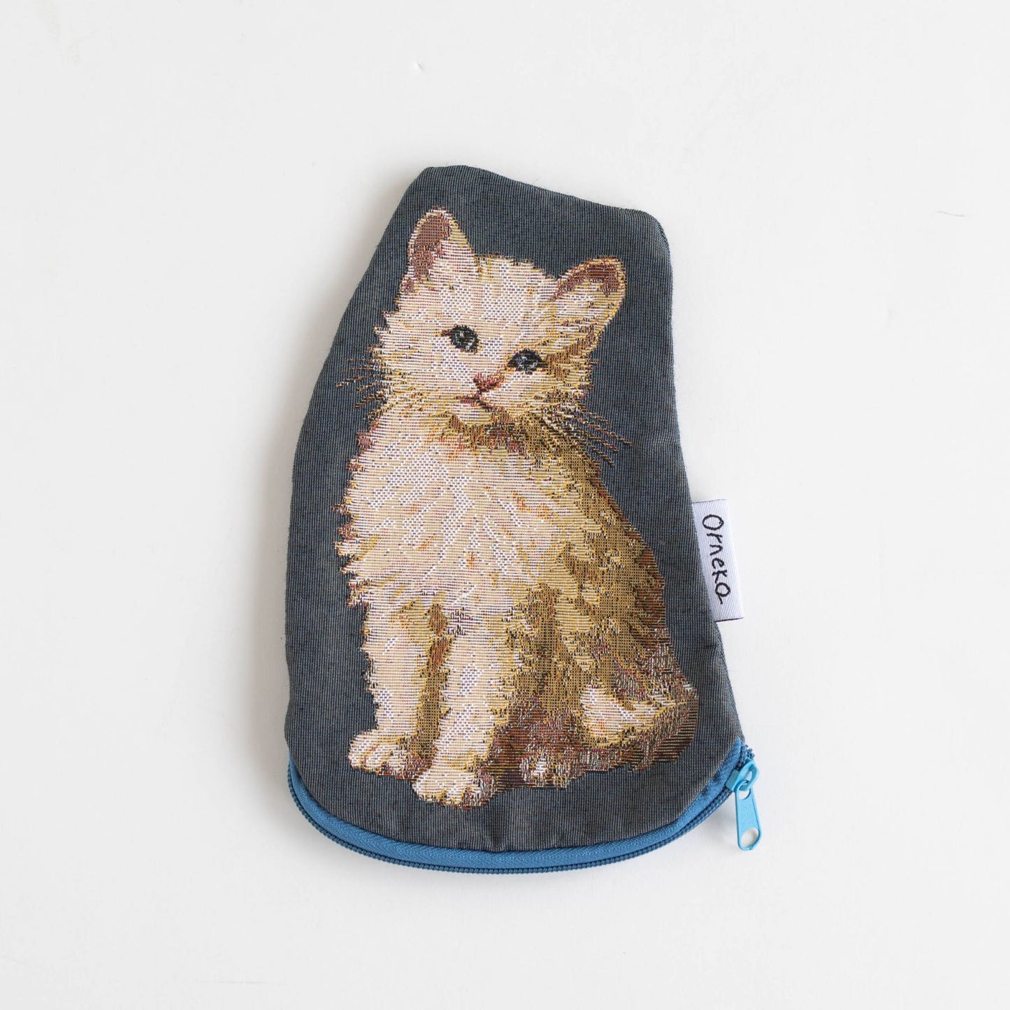 白い子猫