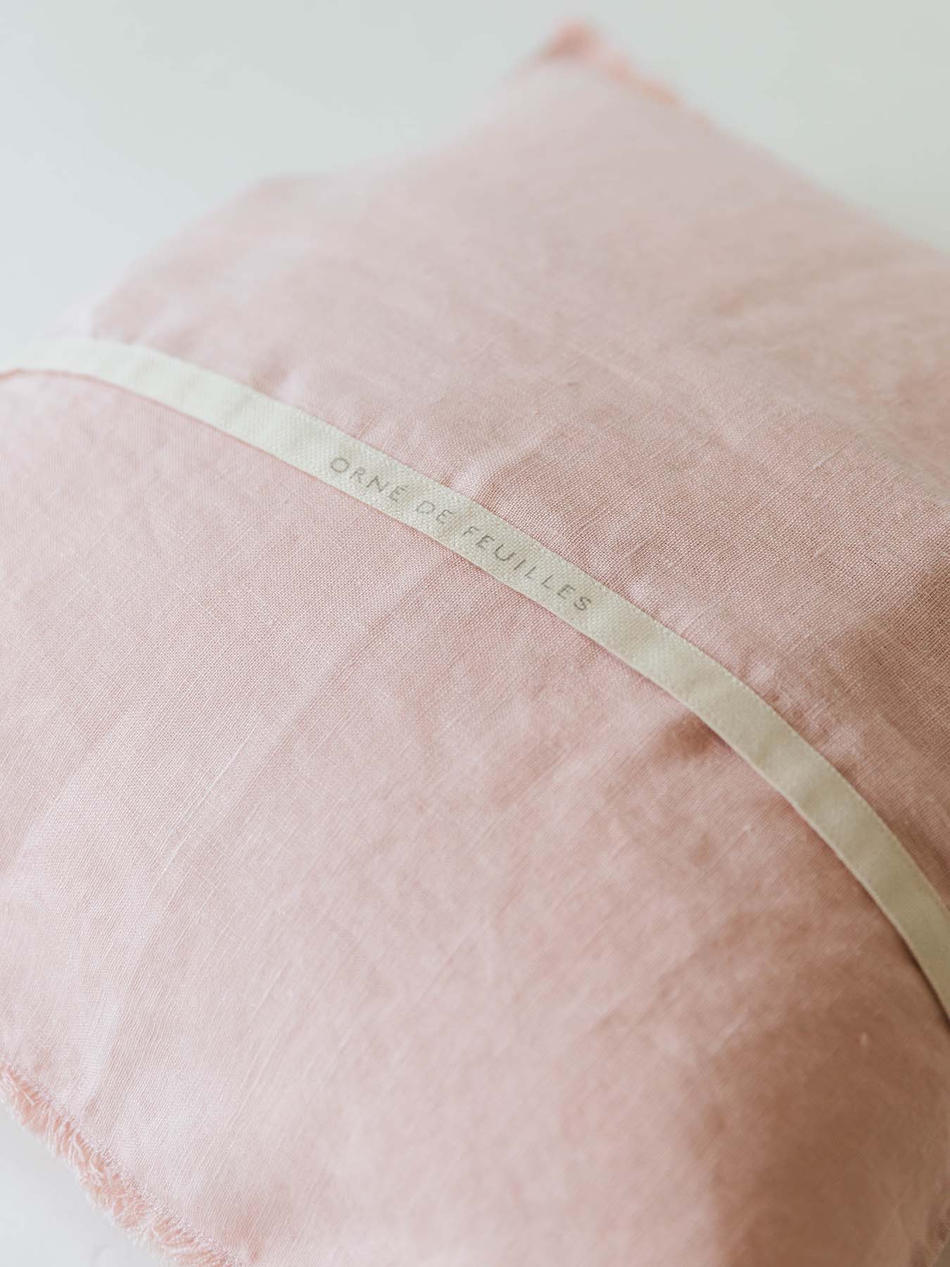 fog linen work × Orné de Feuilles 別注リネンクッションカバー（フリンジ付き）