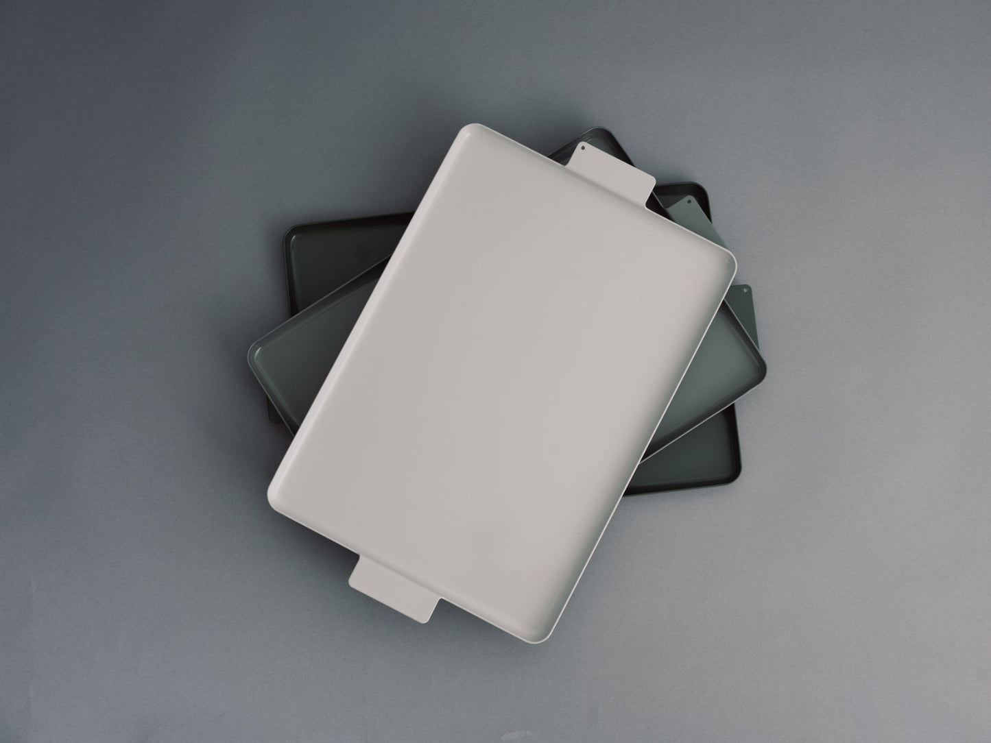 yumiko iihoshi porcelain／‘Colored’ aluminum tray square・rectangle