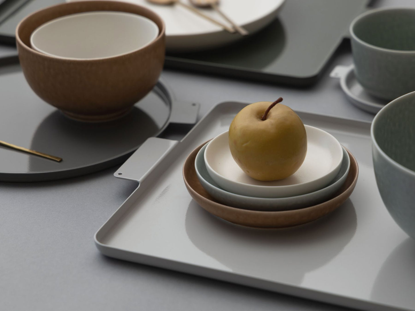 yumiko iihoshi porcelain／‘Colored’ aluminum tray round