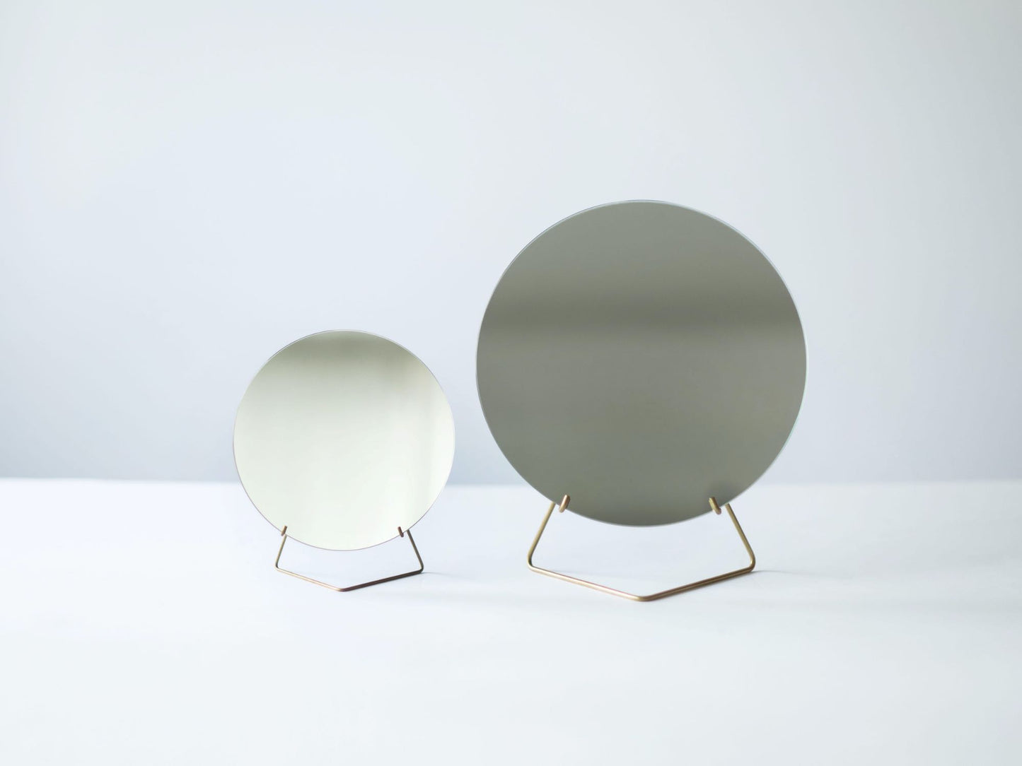 MOEBE STANDING MIRROR／ブラス