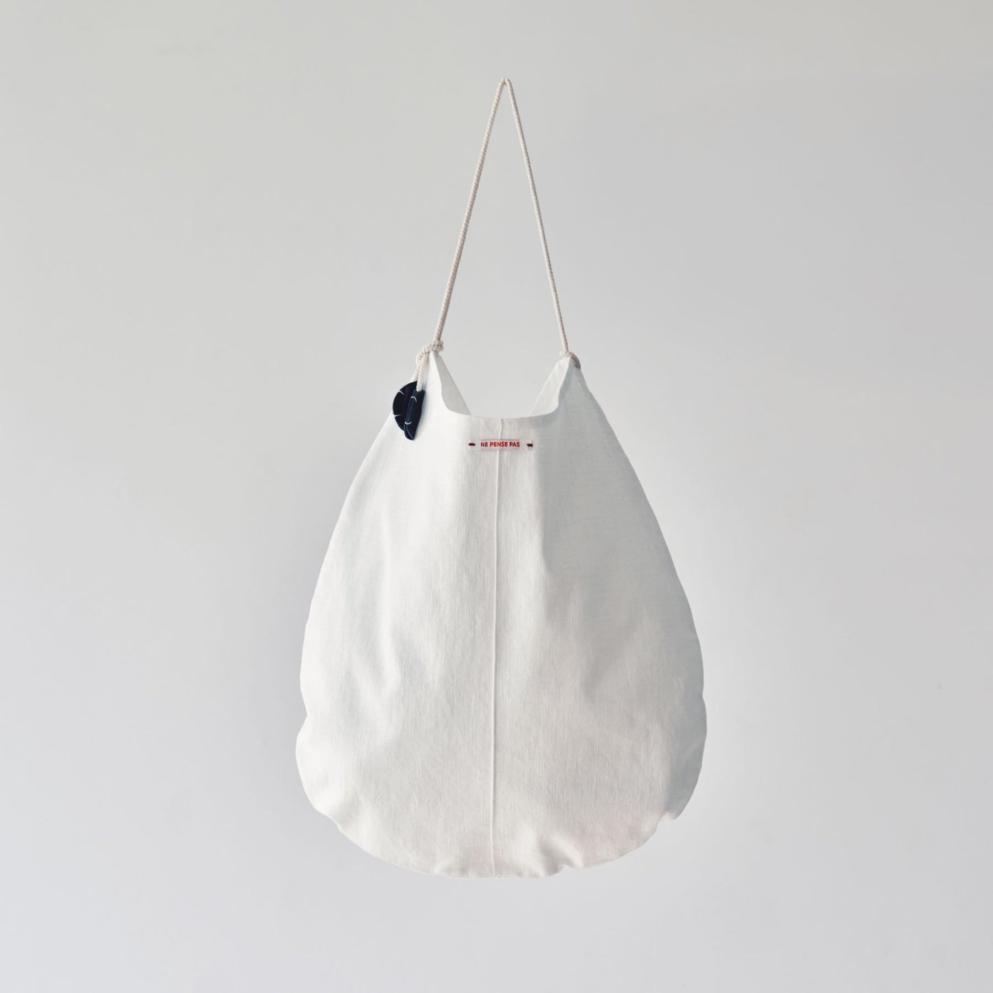 L／WHITE
