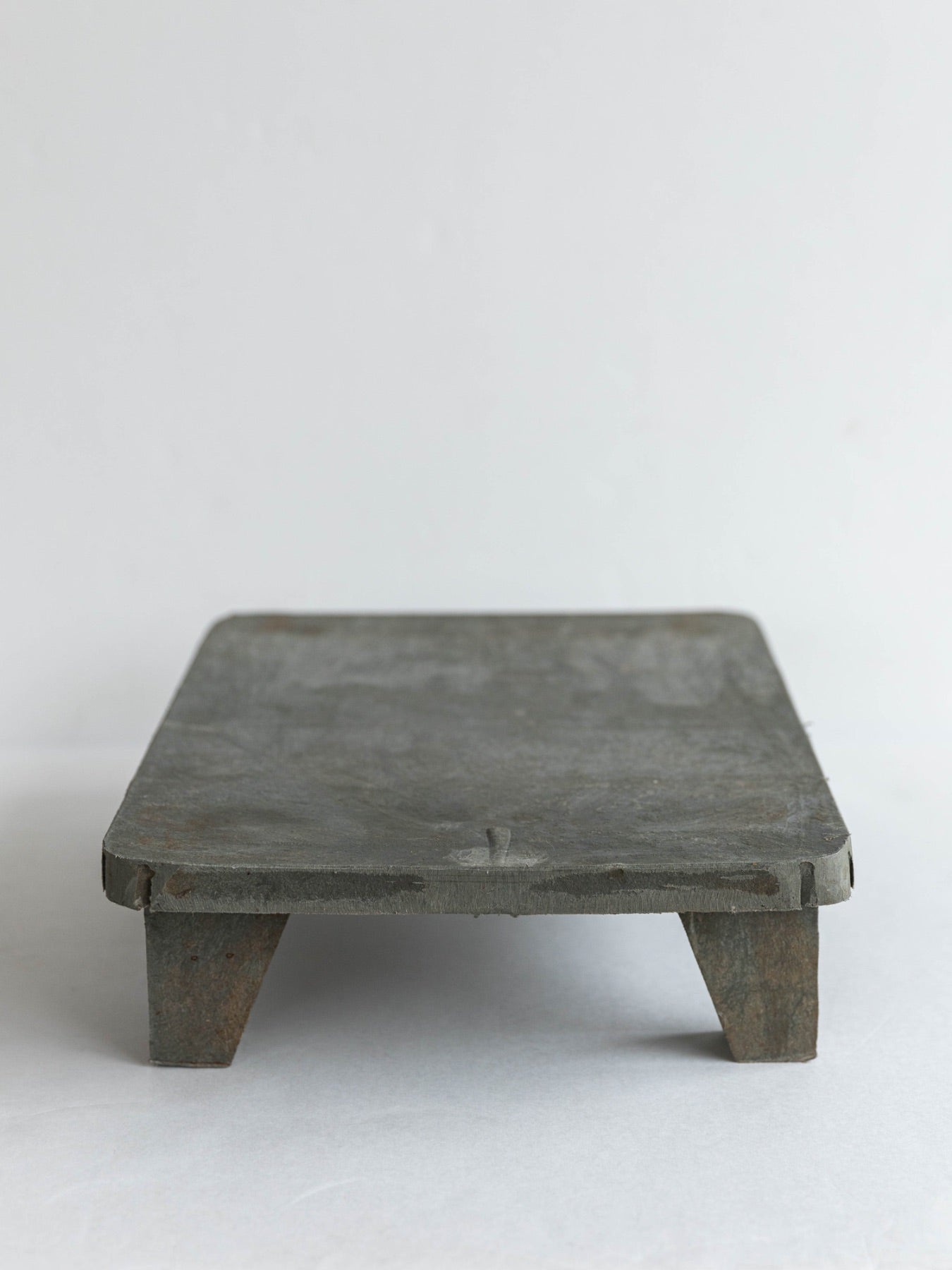 RECYCLED PLASTIC TABLE（ネコテーブル）