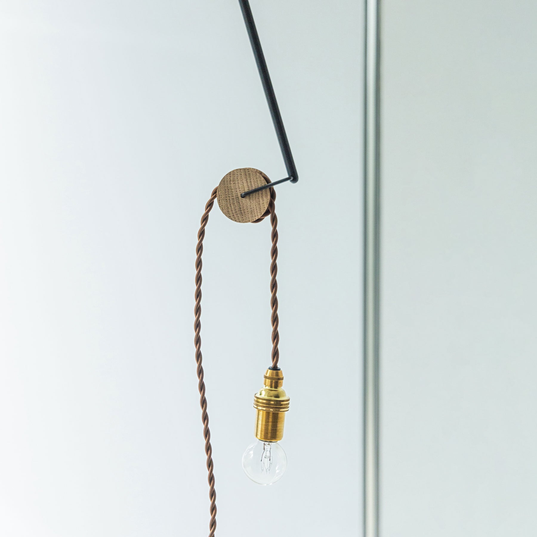 ang0001）LESS hanger light